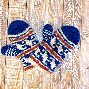 ☮️  Adorable Boho Mittens Handmade 😊